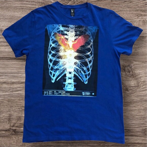 Batman Heart Of The Bat X-Ray Bruce Wayne T-Shirt Comic Con Box Size Large - Picture 1 of 8